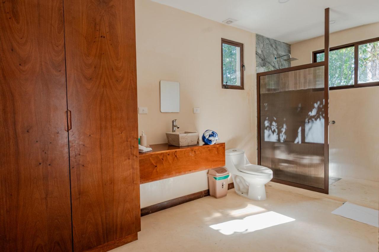 Baño completo de una de las villas