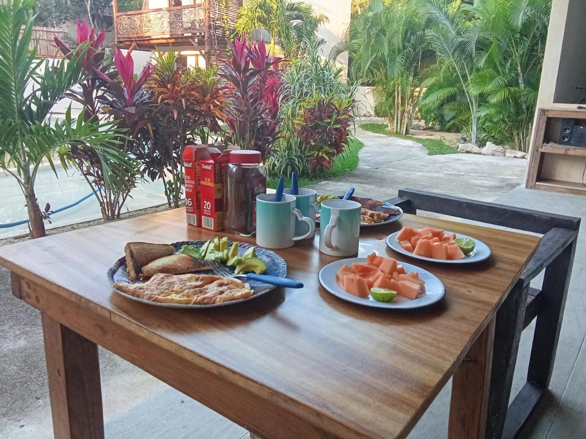 Desayuno preparado por los anfitriones de Villas Ahal, servido en la terraza